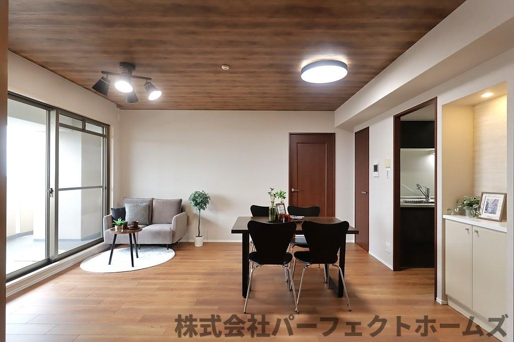 メロディーハイム香里ヶ丘ツインビューアルテアタワーの居間・リビング|ゆったり過ごせるリビングです