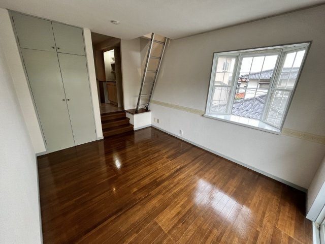 リンク・ベースの居間・リビング|同建物別部屋現況優先