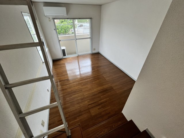 リンク・ベースの居間・リビング|同建物別部屋現況優先