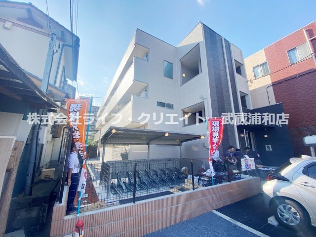 シャノワールの外観