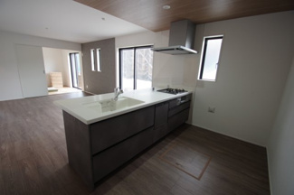 【キッチン】 | 【仲介手数料無料！！】稲城市若葉台１丁目　新築戸建て（全4棟）2号棟　5249万円