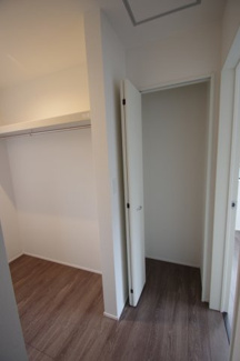 【収納】 | 【仲介手数料無料！！】稲城市若葉台１丁目　新築戸建て（全4棟）2号棟　5249万円 | 廊下収納＋ファミリーWIC