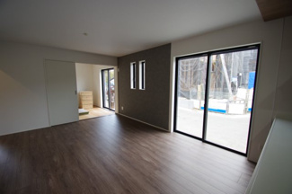 【居間・リビング】 | 【仲介手数料無料！！】稲城市若葉台１丁目　新築戸建て（全4棟）2号棟　5249万円