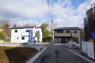 【前面道路含む現地写真】