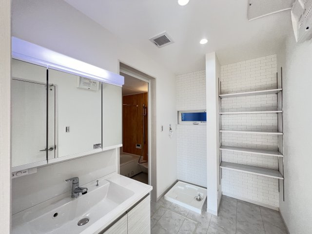 大和高田市大字西坊城全３区画　3号地の洗面所|収納付洗面室です