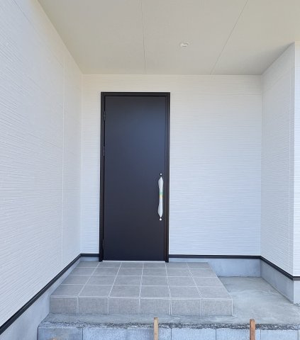 大和高田市大字西坊城全３区画　3号地の玄関|スタイリッシュな玄関です