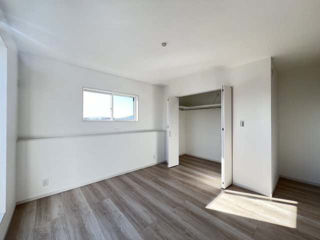 大和高田市大字西坊城全３区画　3号地の洋室|洋室5.2帖　クローゼット付き