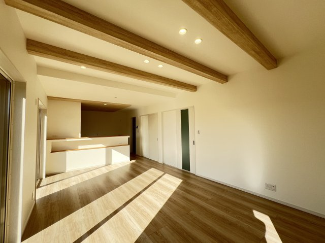 大和高田市大字西坊城全３区画　3号地の居間・リビング|ＬＤＫ1９帖　明るく開放的な空間です♪