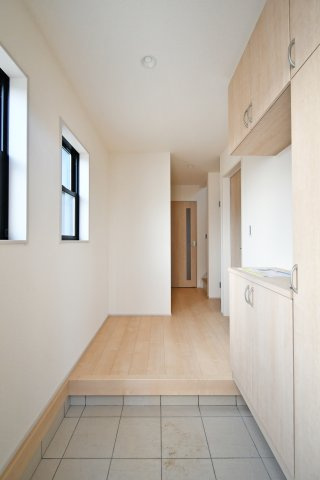 蓮田市見沼町全2棟　1号棟の前面道路含む現地写真