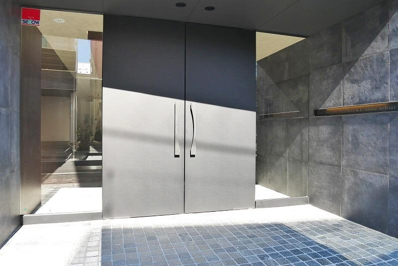 新宿区西落合４丁目の賃貸マンションのエントランス
