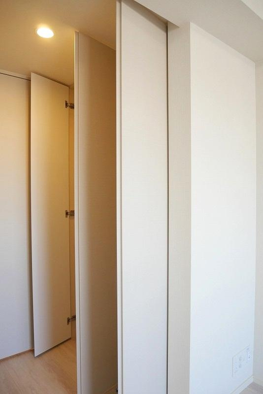 新宿区西落合４丁目の賃貸マンションの収納