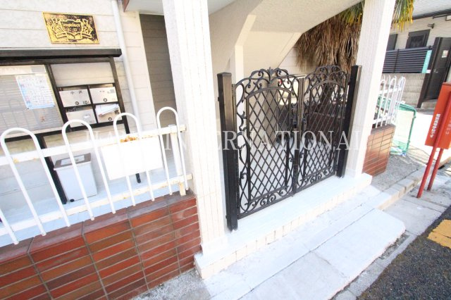 レオパレスヒロのエントランス