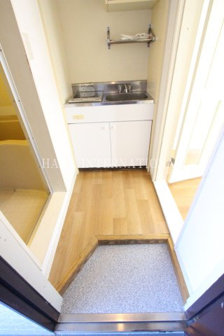 レオパレスヒロの玄関