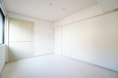 【寝室】 | パークハイムA | ※同物件・反転タイプの写真です。