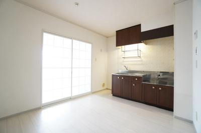 【居間・リビング】 | パークハイムA | ※同物件・反転タイプの写真です。