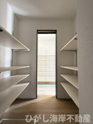 茅ヶ崎市南湖5丁目　新築戸建　全2棟の内装|パントリー