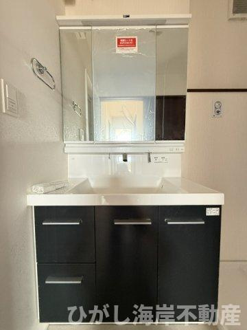 茅ヶ崎市南湖5丁目　新築戸建　全2棟の独立洗面台|三面鏡化粧台