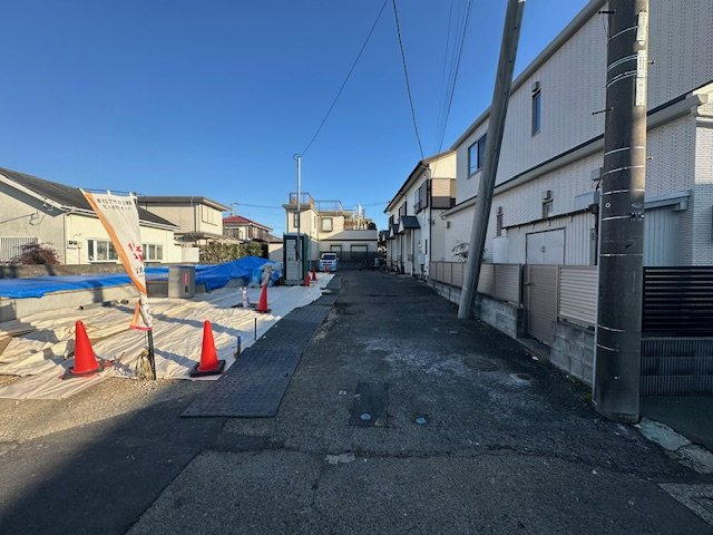 茅ヶ崎市南湖5丁目　新築戸建　全2棟の前面道路含む現地写真|11月29日撮影　建築中　現地外観