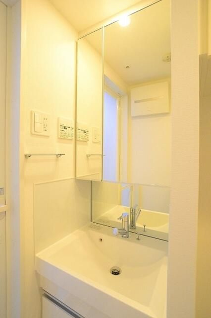 グランドコンシェルジュ新御徒町アジールコートの洗面所