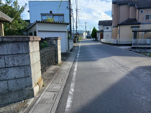 嵐山町川島 土地190坪の前面道路含む現地写真|西側約6.5ｍ公道に接する