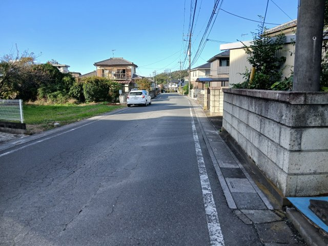 嵐山町川島 土地190坪の前面道路含む現地写真|西側約6.5ｍ公道に接する