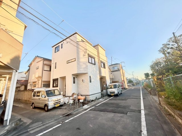 墨田区墨田5丁目　新築戸建　全2棟の前面道路含む現地写真|2025.12.04撮影

現地ご見学希望・資料請求などお気軽にお問い合わせ下さい！
03-5990-5201