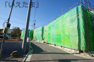 【前面道路含む現地写真】 | 【仲介手数料無料！！】稲城市若葉台１丁目　新築戸建て（全4棟）3号棟　5540万円