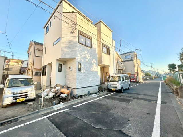 墨田区墨田5丁目　新築戸建　全2棟の前面道路含む現地写真|2025.12.04撮影

現地ご見学希望・資料請求などお気軽にお問い合わせ下さい！
03-5990-5201