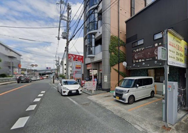 176号沿ロードサイド　店舗・パーキングつき共同住宅の外観
