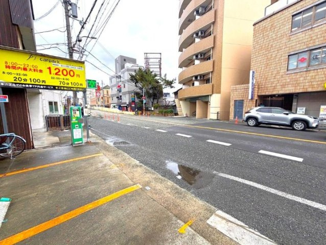 176号沿ロードサイド　店舗・パーキングつき共同住宅の外観