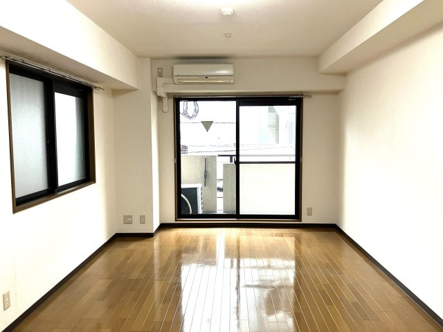 コンフォート東麻布の居間・リビング|エアコン付き・照明付き・通風良好