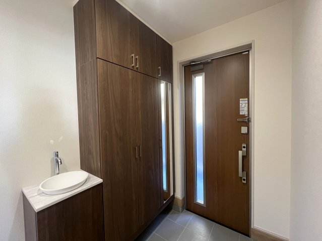 秘密基地どころか憩いの場所に！畳ロフトがGOOD！な【泉区上飯田町新築戸建】の玄関