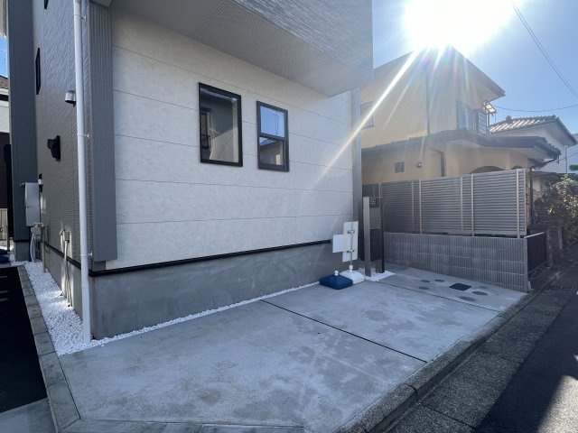 秘密基地どころか憩いの場所に！畳ロフトがGOOD！な【泉区上飯田町新築戸建】の駐車場