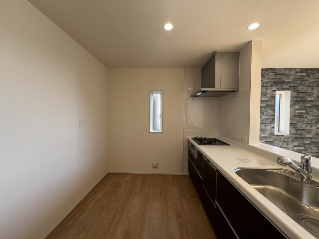 秘密基地どころか憩いの場所に！畳ロフトがGOOD！な【泉区上飯田町新築戸建】のキッチン