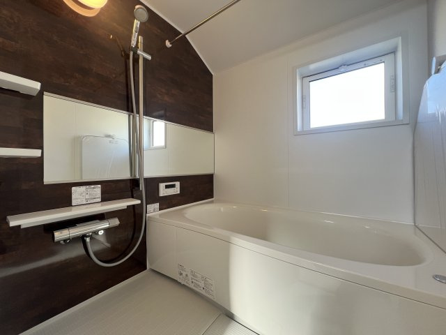 秘密基地どころか憩いの場所に！畳ロフトがGOOD！な【泉区上飯田町新築戸建】の浴室