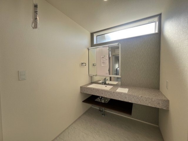 秘密基地どころか憩いの場所に！畳ロフトがGOOD！な【泉区上飯田町新築戸建】の洗面所