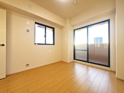 【洋室】 | ディオ・フェルティ白鷺 | ２面採光の居室ありますよ！明るく風通しの良い室内に気持ちも明るくなりますね♪