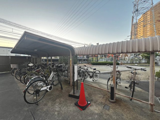 【駐輪場】 | ディオ・フェルティ白鷺 | 駐輪場に屋根があるので、雨の日に自転車が濡れにくく嬉しいですね！