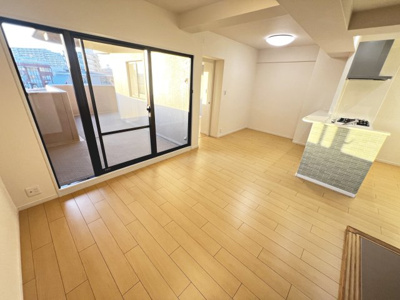 【居間・リビング】 | ディオ・フェルティ白鷺 | 【リビング】ＬＤＫは広々約１３．３帖♪大きな窓のあるリビングは、陽光あふれる明るい空間です！居心地良く、ご家族皆がゆったり寛げる憩いの空間となりそうです♪