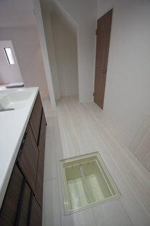 【収納】 | 【仲介手数料無料！！】稲城市若葉台１丁目　新築戸建て（全4棟）4号棟　5349万円 | 床下収納