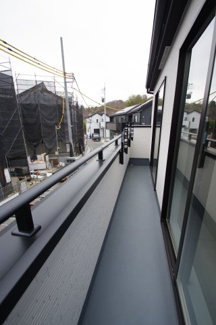 【バルコニー】 | 【仲介手数料無料！！】稲城市若葉台１丁目　新築戸建て（全4棟）4号棟　5349万円