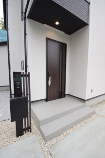 【玄関】 | 【仲介手数料無料！！】稲城市若葉台１丁目　新築戸建て（全4棟）4号棟　5349万円