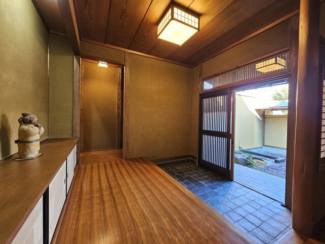 瑞浪市松ヶ瀬町4丁目中古戸建の玄関|玄関ホール