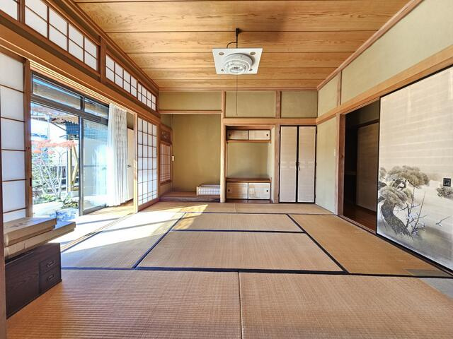 瑞浪市松ヶ瀬町4丁目中古戸建の和室|和室8帖