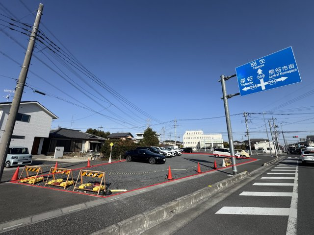 -三丁目不動産-　熊谷市高柳　ロードサイド3方向角地の外観