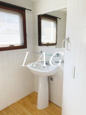 【洗面所】 | エリュシオン | 洗面台です。