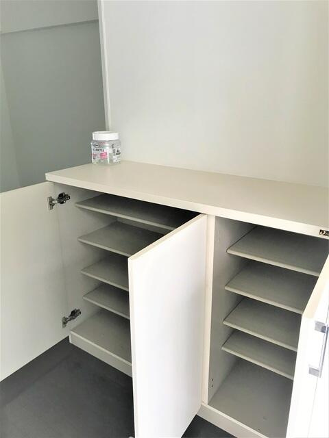 百合丘ハイコーポＢ棟１１３号室Ｂ棟の玄関