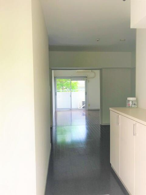 百合丘ハイコーポＢ棟１１３号室Ｂ棟の玄関