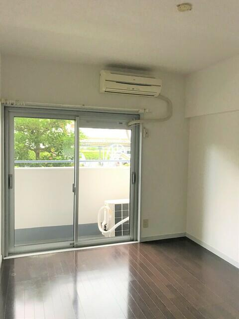 百合丘ハイコーポＢ棟１１３号室Ｂ棟の居間・リビング