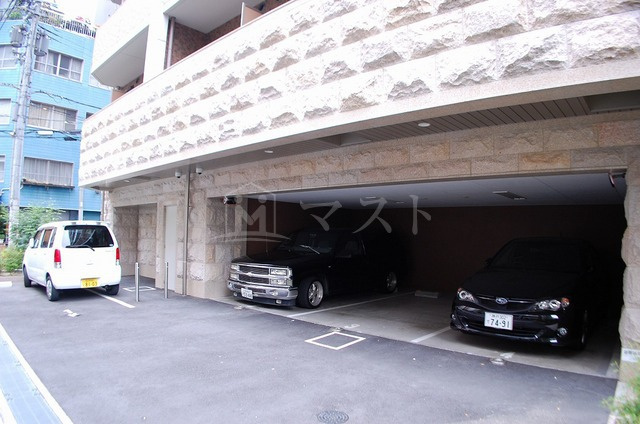 プレサンス堺筋本町フィリアの駐車場